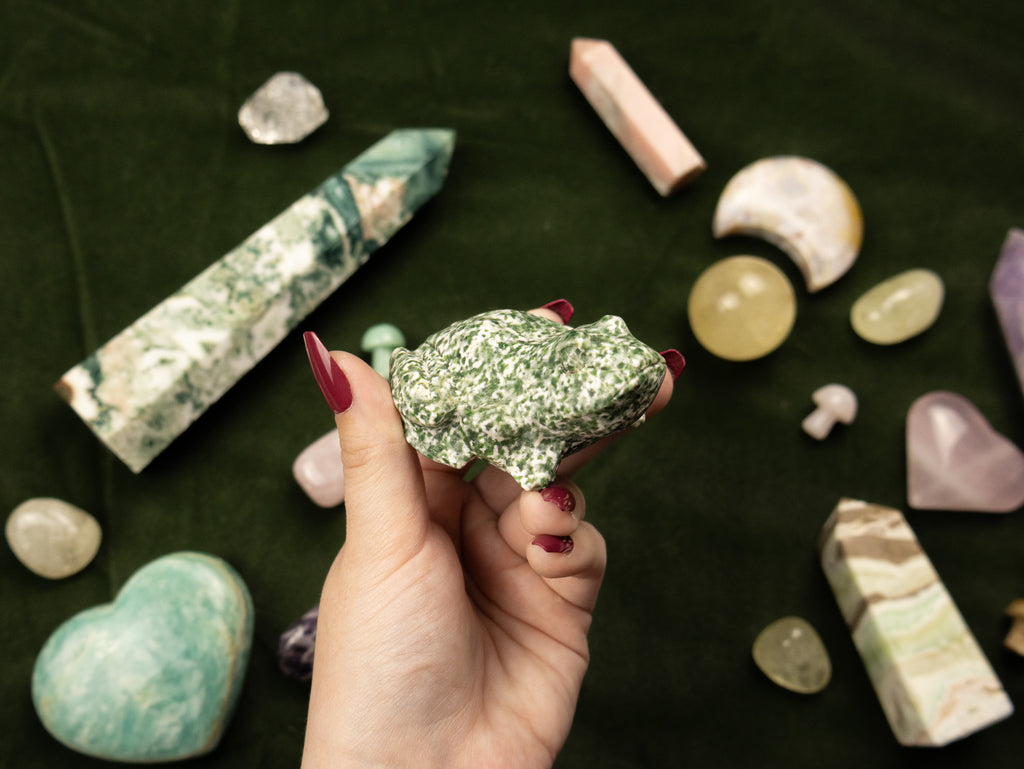 Tree Agate Frog Carving